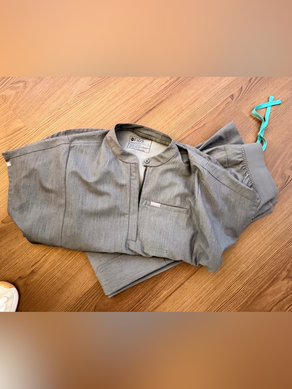 Women’s scrubs